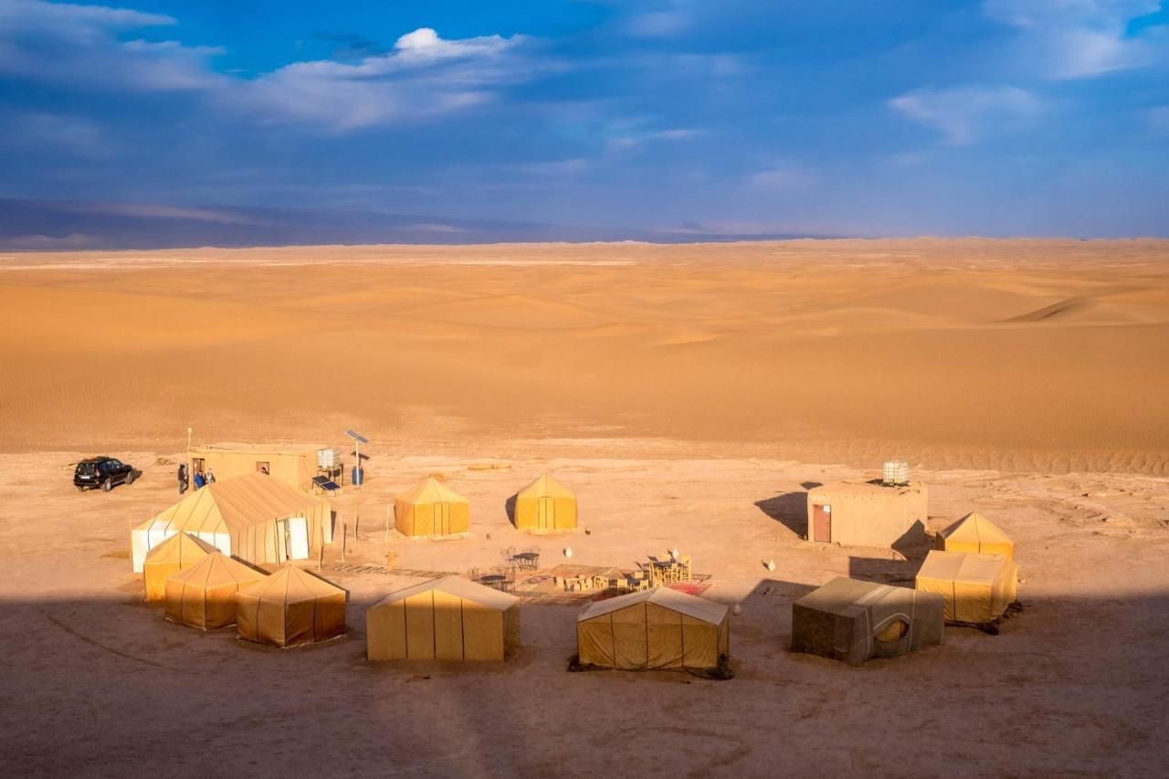Bivouac Dune Iriki Foum Zguid Bagian luar foto